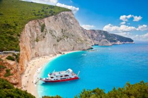 Malowniczy krajobraz widocznej plaży - Traveligo Blog
