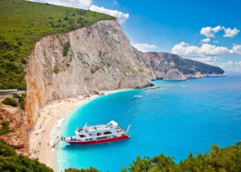 Malowniczy krajobraz widocznej plaży - Traveligo Blog