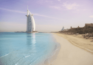 Budynki na plaży, Dubaj Traveligo Blog