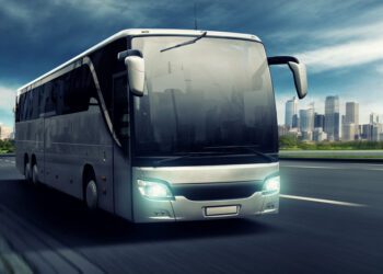 Autokar na drodze - Traveligo Blog