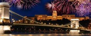 Fajerwerki nad Parlament w Budapeszcie. - Traveligo Blog