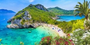 Malownicza plaża nad turkusowym morzem. Traveligo Blog