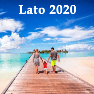Ludzie idący po drewnianym molo do plaży - Traveligo Blog