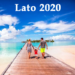 Ludzie idący po drewnianym molo do plaży - Traveligo Blog
