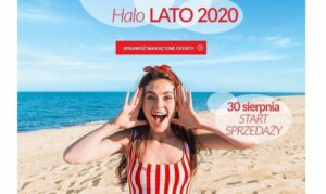 Kobieta na plaży w czerwono-białym stroju kąpielowym. Traveligo Blog