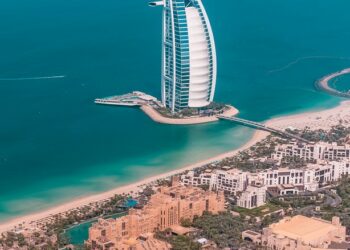 Burj Al Arab, monumentalna budowla w Dubaju - Traveligo Blog