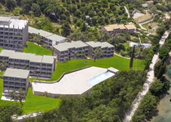 Hotel Kairaba Mythos, Korfu, biuro Rainbow Tours - Zielona wyspa, budynki, basen. Traveligo Blog