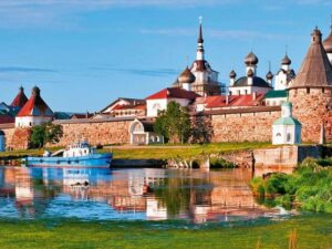 Kolorowe budynki z kopułami - Traveligo Blog