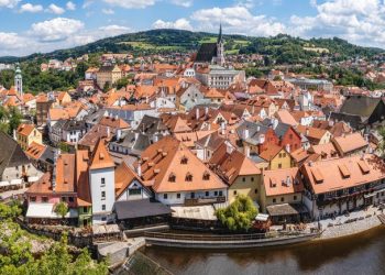 Panorama miasta z rzeka. - Traveligo Blog