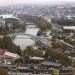 Panoramiczny widok na miasto z rzeką i mostami. Traveligo Blog