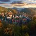 Malownicze miasteczko otoczone górami. Traveligo Blog