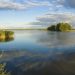Jezioro, wyspa, trzciny - Traveligo Blog