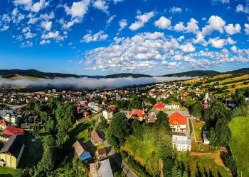 Panoramiczny widok na wieś. Traveligo Blog