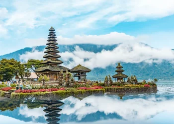 Pagoda i kwiatowy ogród - Traveligo Blog