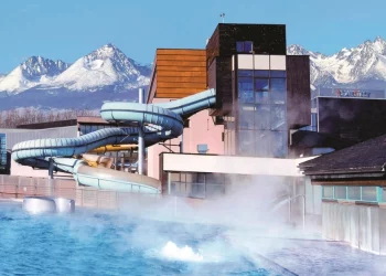 Aquacity - Góry, budynki, baseny, zjeżdżalnie - Traveligo Blog