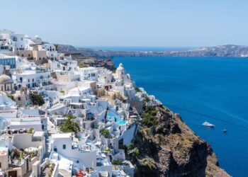 Santorini last minute