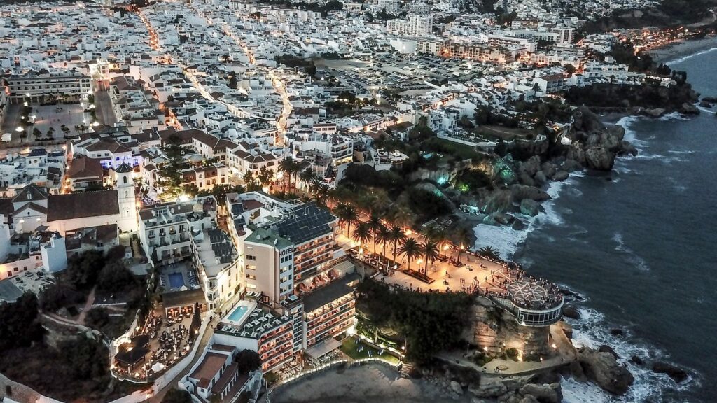 Nerja wakacje last minute