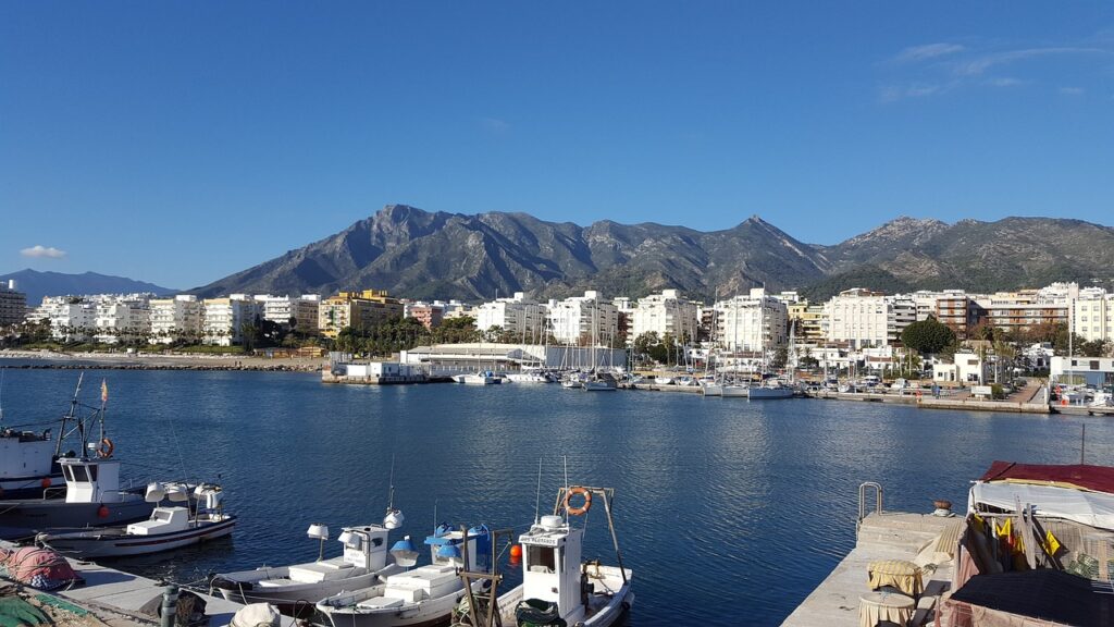 Marbella wakacje last minute