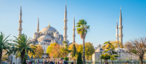 Błękitny Meczet w Stambule – panorama z sześcioma minaretami w dzielnicy Sultanahmet