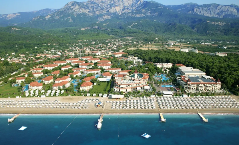 Hotel Güral Premier Tekirova – luksusowy resort All Inclusive przy prywatnej plaży w Tekirova, Riwiera Turecka.