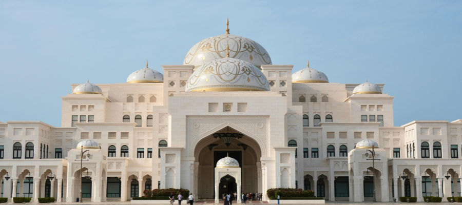 ałac Prezydencki Qasr Al Watan w Abu Dhabi – monumentalna biała architektura i kopuły
