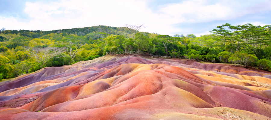 Kolorowa Ziemia Chamarel Mauritius – siedem kolorów ziemi w naturalnym krajobrazie