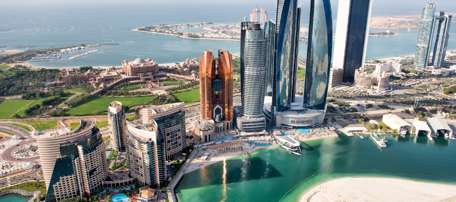 Panorama Abu Dhabi – nowoczesne wieżowce nad Zatoką Perską i wyspa Al Maryah