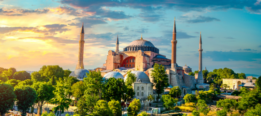 Hagia Sophia w Stambule o zachodzie słońca – historyczny symbol miasta
