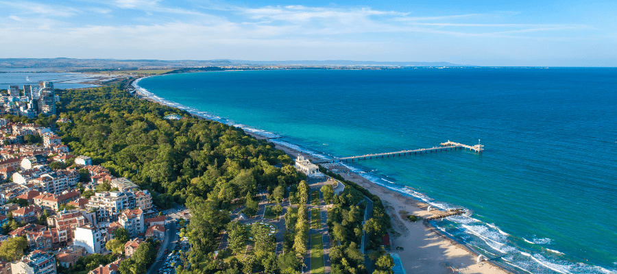 Panorama Burgas z molo i widokiem na Morze Czarne.