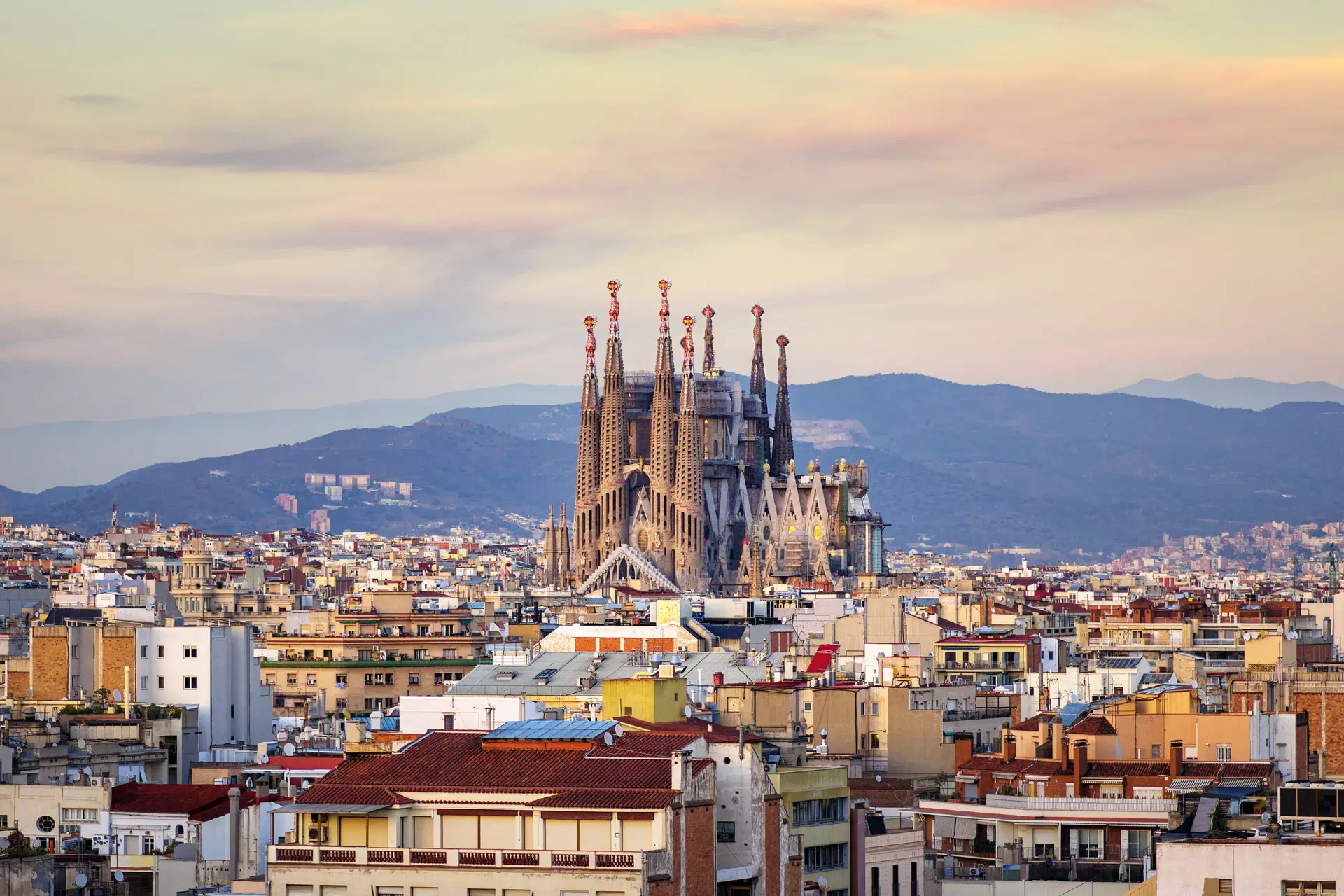 Bazylika Sagrada Familia w Barcelonie – najsłynniejszy symbol miasta