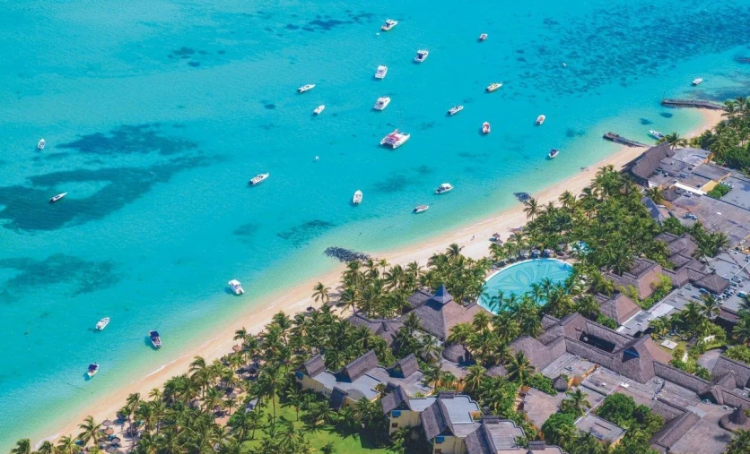 Hotel Paradis Beachcomber Golf Resort & Spa na Mauritiusie – plaża, laguna i resort All Inclusive z lotu ptaka
