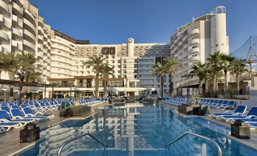 Hotel db San Antonio & Spa na Malcie – nowoczesny hotel z basenem, idealny na Majówkę 2026