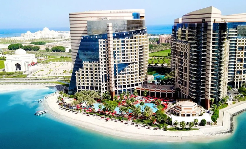 Hotel Khalidiya Palace Rayhaan by Rotana w Abu Dhabi – luksusowy resort przy prywatnej plaży