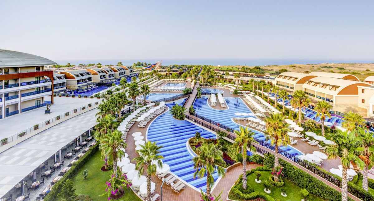 TUI MAGIC LIFE Jacaranda – rozległy resort z basenami, palmami i strefą wypoczynkową