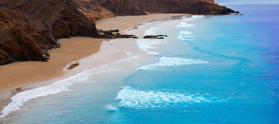 Fuerteventura – dzika plaża i turkusowy ocean, wakacje Lato 2026
