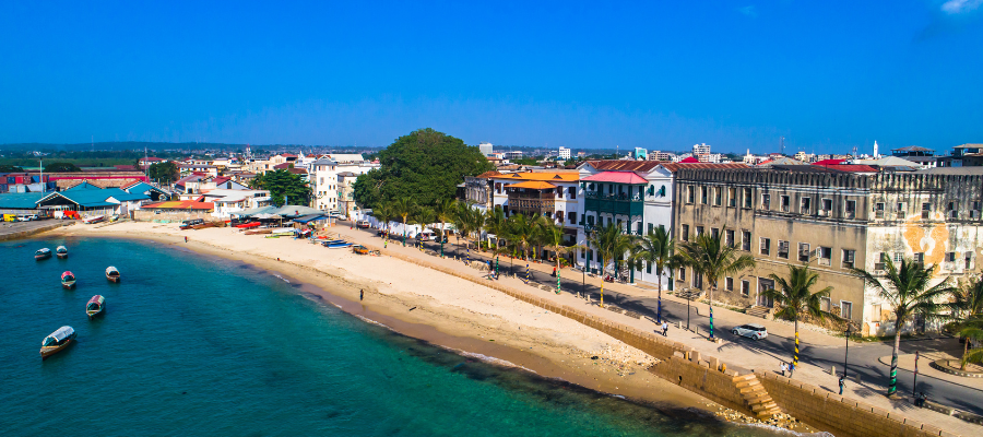 Stone Town Zanzibar – nadmorska promenada i zabytkowa zabudowa nad Oceanem Indyjskim