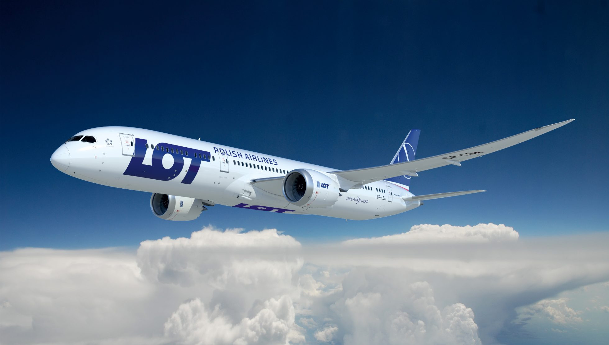 Samolot Boeing 787 Dreamliner PLL LOT lecący nad chmurami podczas rejsu długodystansowego