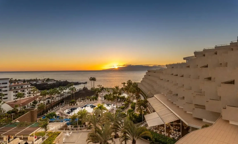 Hotel Landmar Playa La Arena na Teneryfie – zachód słońca, ocean i wakacje all inclusive w Hiszpanii