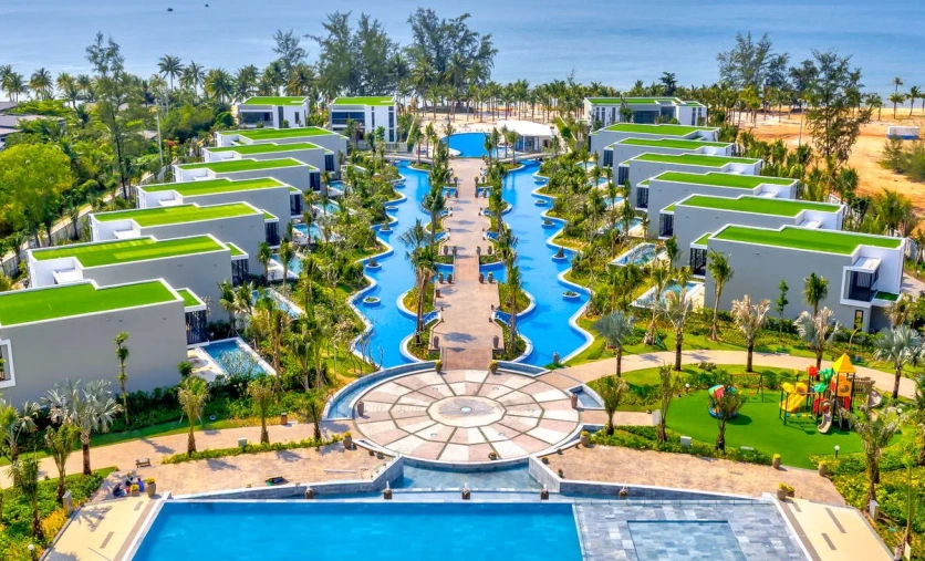Hotel Best Western Premier Sonasea na wyspie Phu Quoc w Wietnamie z basenami i tropikalną roślinnością