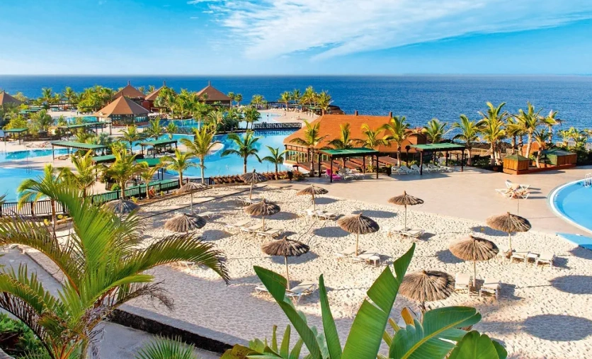 Hotel La Palma & Teneguía Princess – strefa basenowa, palmy i położenie przy Oceanie Atlantyckim