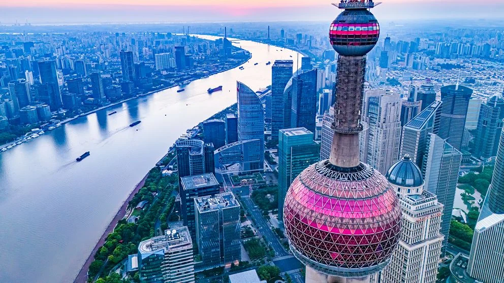 Panorama Szanghaju z lotu ptaka – dzielnica Pudong i rzeka Huangpu