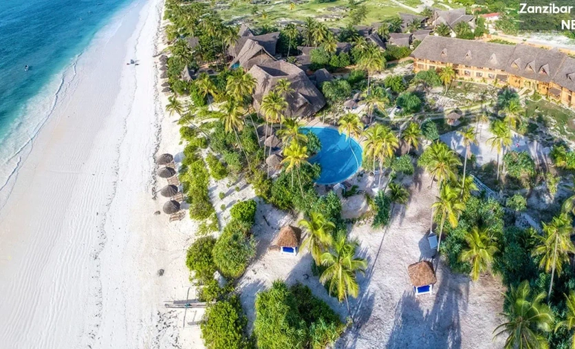Zanzibar Queen Hotel – hotel przy białej plaży z basenem i palmami na Zanzibarze