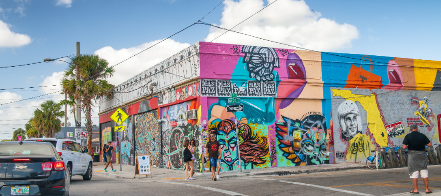 Kolorowe murale w dzielnicy Wynwood w Miami – street art i atrakcje turystyczne