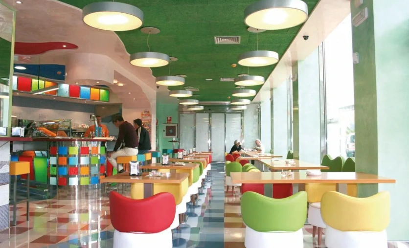 Hotel Magic Inn na Costa del Azahar – restauracja i wnętrza hotelowe
