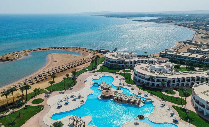 Sunrise Serano Aqua Park Resort Hurghada – baseny i prywatna plaża