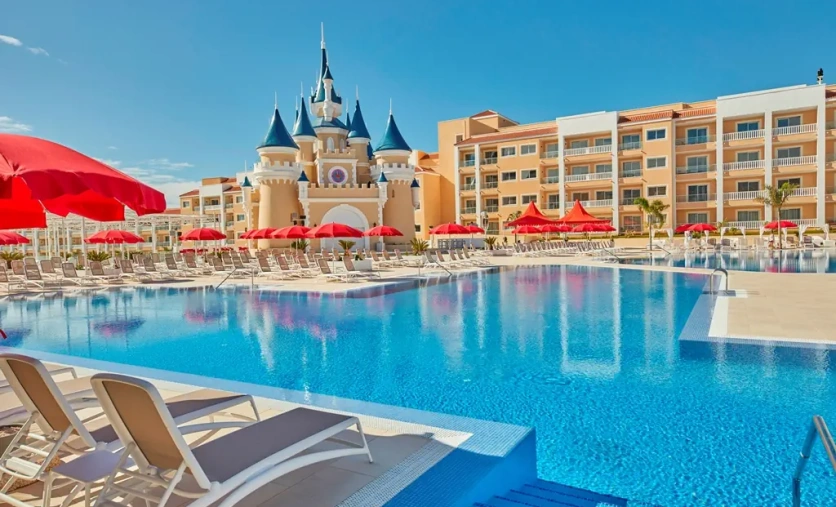 Hotel Bahia Principe Fantasia Tenerife z basenem na Teneryfie