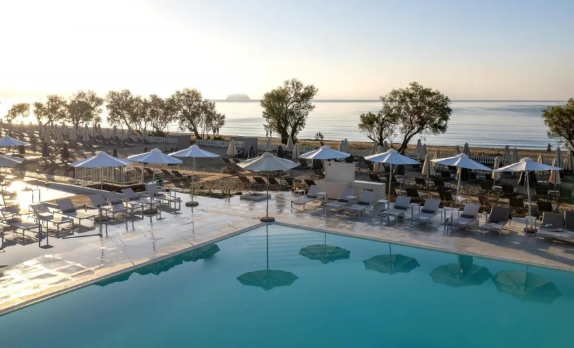 Domes Aulūs Zante basen przy plaży leżaki widok morze Grecja