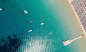 Domes Noruz Kassandra plaża turkusowa woda widok z góry Chalkidiki Grecja