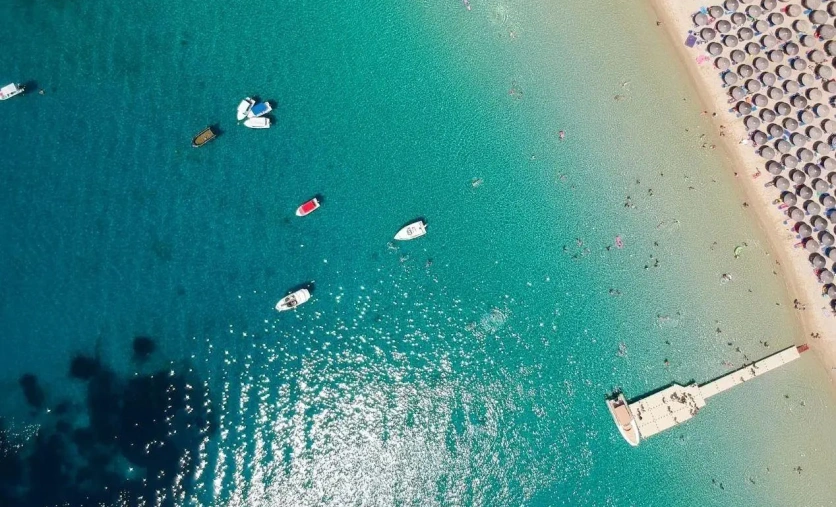 Domes Noruz Kassandra plaża turkusowa woda widok z góry Chalkidiki Grecja