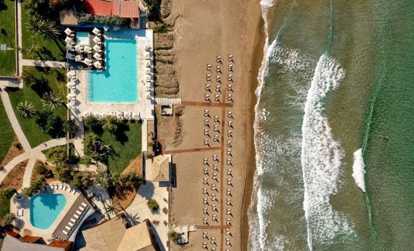 Domes of Corfu basen przy plaży widok z góry Korfu Grecja